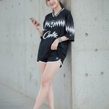 เสื้อ Oversize ผู้หญิง ลาย CRAZTIC สีดำ ขาว คอนทราสต์เด่น สปอร์ตโมเดิร์น