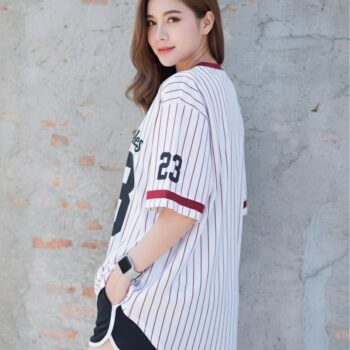 เสื้อ Oversize ผู้หญิง ลาย LA23 สีขาวลายทาง หมายเลข 23 สปอร์ตคูล