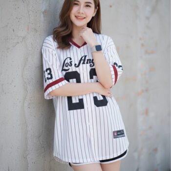 เสื้อ Oversize ผู้หญิง ลาย LA23 สีขาวลายทาง หมายเลข 23 สปอร์ตคูล