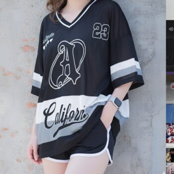 เสื้อโอเวอร์ไซส์ ผู้หญิง สีดำ หมายเลข 23 สปอร์ตลุค ขาวดำ