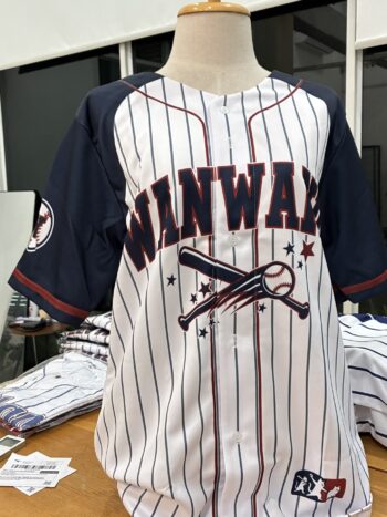 เสื้อเบสบอล DRYTECH ALLSTAR NAVY CLASSIC oversize สีขาวลายแถบแนวตั้ง แขนสีกรมท่า