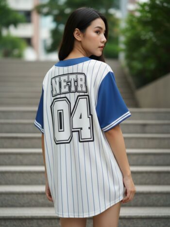 ORDER44BLUE - เสื้อเบสบอลลายทาง SRF Team - ด้านหลัง นางแบบสวมใส่