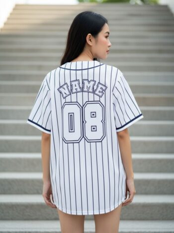 ORDER45V1 - เสื้อเบสบอลลายทาง Texas Team - ด้านหลัง นางแบบสวมใส่