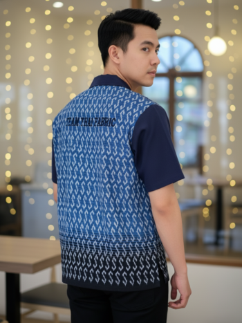 เสื้อทีมผ้าไทย ลายมัดหมี่ด้านหลัง กรมท่า