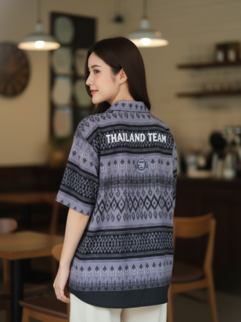 เสื้อทีมผ้าไทย ลายมัดหมี่ ด้านหลัง