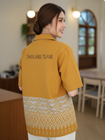 เสื้อทีมผ้าไทย ลายมัดหมี่ ด้านหลัง