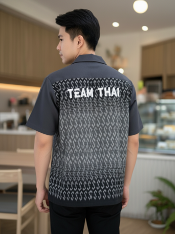 เสื้อทีมผ้าไทย ลายมัดหมี่ ด้านหลัง