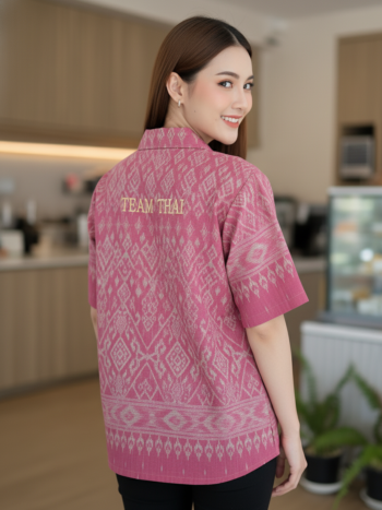 เสื้อทีมผ้าไทย ลายมัดหมี่ ด้านหลัง