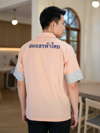 เสื้อทีมผ้าไทย ลายมัดหมี่ ด้านหลัง
