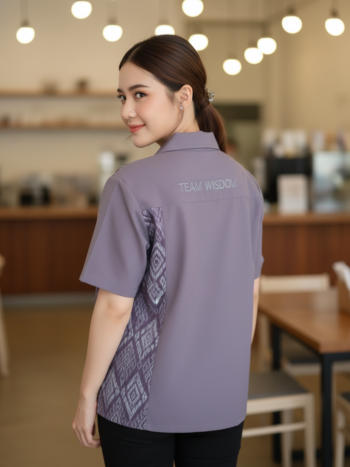 เสื้อทีมผ้าไทย ลายมัดหมี่ ด้านหลัง