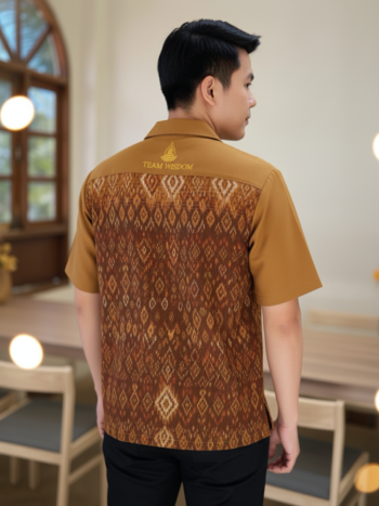 เสื้อทีมผ้าไทย ลายมัดหมี่ ด้านหลัง