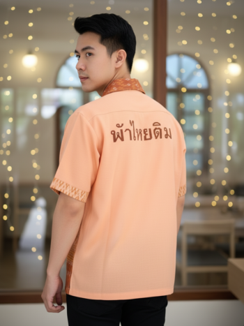 เสื้อทีมผ้าไทย ลายมัดหมี่ ด้านหลัง