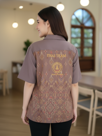 เสื้อทีมผ้าไทย ลายมัดหมี่ ด้านหลัง