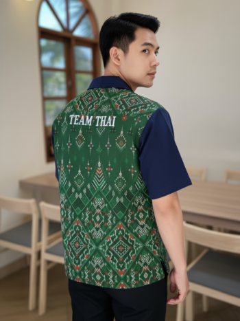 เสื้อทีมผ้าไทย ลายมัดหมี่ ด้านหลัง