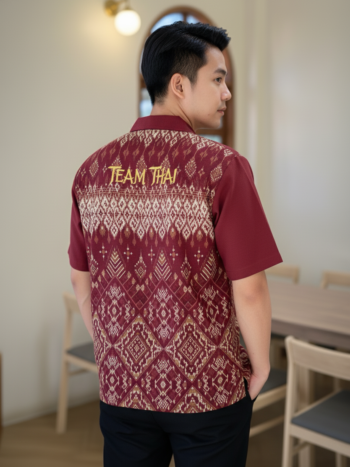 เสื้อทีมผ้าไทย ลายมัดหมี่ ด้านหลัง