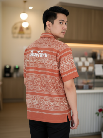 เสื้อทีมผ้าไทย ลายมัดหมี่ ด้านหลัง