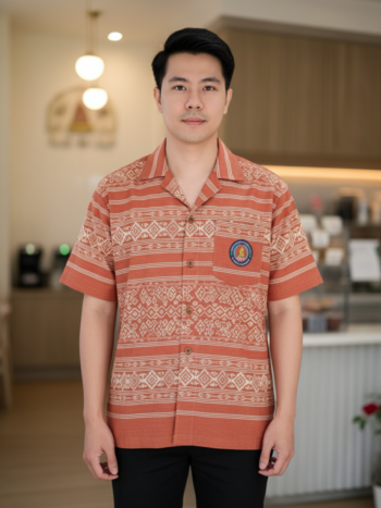 ออกแบบเสื้อทีมผ้าไทย รับผลิตเสื้อทีมผ้าไทย ทรงฮาวาย ด้านหน้า