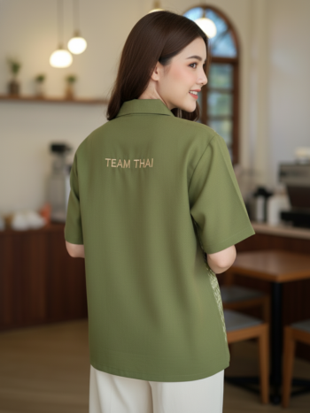 เสื้อทีมผ้าไทย ลายมัดหมี่ ด้านหลัง