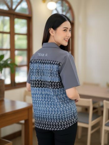 เสื้อทีมผ้าไทย ลายมัดหมี่ ด้านหลัง