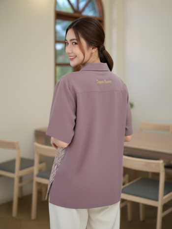 เสื้อทีมผ้าไทย ลายมัดหมี่ ด้านหลัง