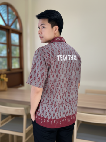 เสื้อทีมผ้าไทย ลายมัดหมี่ ด้านหลัง