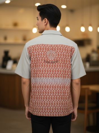 เสื้อทีมผ้าไทย ลายมัดหมี่ ด้านหลัง