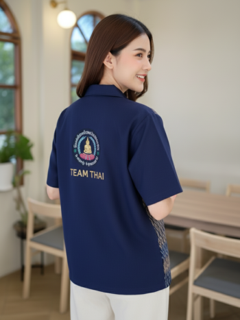 เสื้อทีมผ้าไทย ลายมัดหมี่ ด้านหลัง