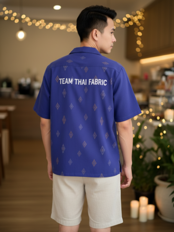 เสื้อทีมผ้าไทย ลายมัดหมี่ ด้านหลัง