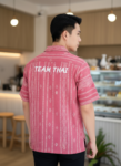 ออกแบบเสื้อทีมผ้าไทย รับผลิตเสื้อทีมผ้าไทย ทรงฮาวาย ด้านหน้า