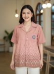 ออกแบบเสื้อทีมผ้าไทย รับผลิตเสื้อทีมผ้าไทย ทรงฮาวาย ด้านหน้า