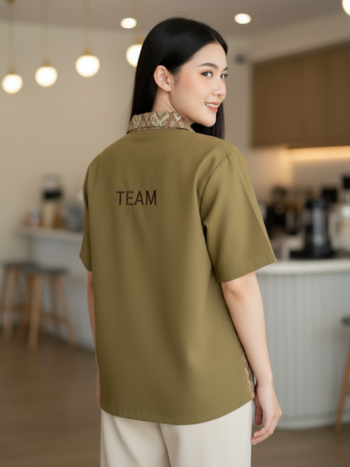 เสื้อทีมผ้าไทย ลายมัดหมี่ ด้านหลัง