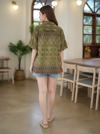 เสื้อทีมผ้าไทย ลายมัดหมี่ ด้านหลัง
