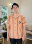 ออกแบบเสื้อทีมผ้าไทย รับผลิตเสื้อทีมผ้าไทย ทรงฮาวาย ด้านหน้า