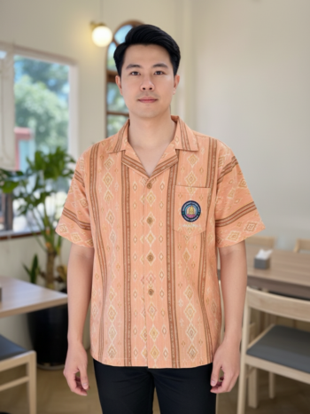 ออกแบบเสื้อทีมผ้าไทย รับผลิตเสื้อทีมผ้าไทย ทรงฮาวาย ด้านหน้า