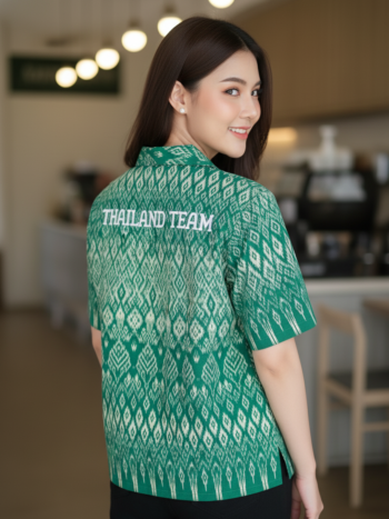 เสื้อทีมผ้าไทย ลายมัดหมี่ ด้านหลัง
