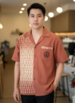ออกแบบเสื้อทีมผ้าไทย รับผลิตเสื้อทีมผ้าไทย ทรงฮาวาย ด้านหน้า
