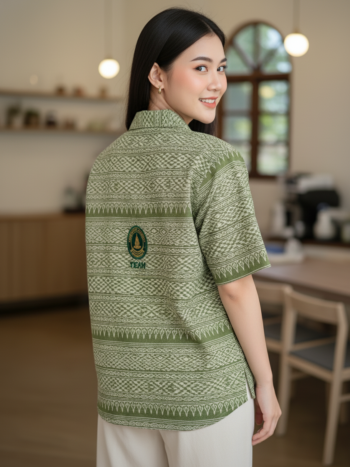 เสื้อทีมผ้าไทย ลายมัดหมี่ ด้านหลัง