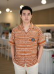 ออกแบบเสื้อทีมผ้าไทย รับผลิตเสื้อทีมผ้าไทย ทรงฮาวาย ด้านหน้า