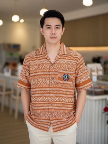 ออกแบบเสื้อทีมผ้าไทย รับผลิตเสื้อทีมผ้าไทย ทรงฮาวาย ด้านหน้า