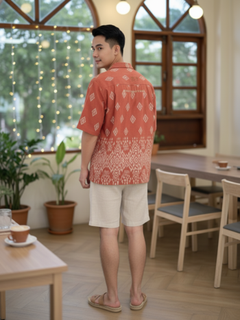 เสื้อทีมผ้าไทย ลายมัดหมี่ ด้านหลัง