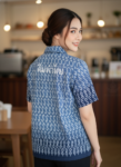 ออกแบบเสื้อทีมผ้าไทย รับผลิตเสื้อทีมผ้าไทย ทรงฮาวาย ด้านหน้า