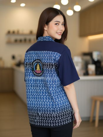 เสื้อทีมผ้าไทย ลายมัดหมี่ ด้านหลัง