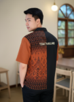 ออกแบบเสื้อทีมผ้าไทย รับผลิตเสื้อทีมผ้าไทย ทรงฮาวาย ด้านหน้า