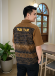 ออกแบบเสื้อทีมผ้าไทย รับผลิตเสื้อทีมผ้าไทย ทรงฮาวาย ด้านหน้า