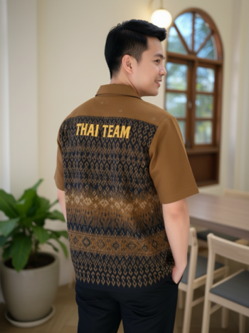 เสื้อทีมผ้าไทย ลายมัดหมี่ ด้านหลัง