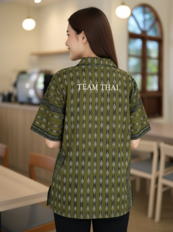 เสื้อทีมผ้าไทย ลายมัดหมี่ ด้านหลัง