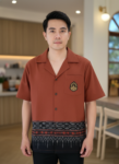 ออกแบบเสื้อทีมผ้าไทย รับผลิตเสื้อทีมผ้าไทย ทรงฮาวาย ด้านหน้า