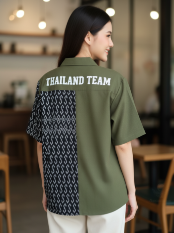 เสื้อทีมผ้าไทย ลายมัดหมี่ ด้านหลัง