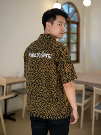 เสื้อทีมผ้าไทย ลายมัดหมี่ ด้านหลัง