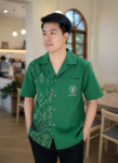 เสื้อทีมผ้าไทย เขียว ด้านหน้า ออกแบบ/รับผลิตเสื้อทีมผ้าไทย